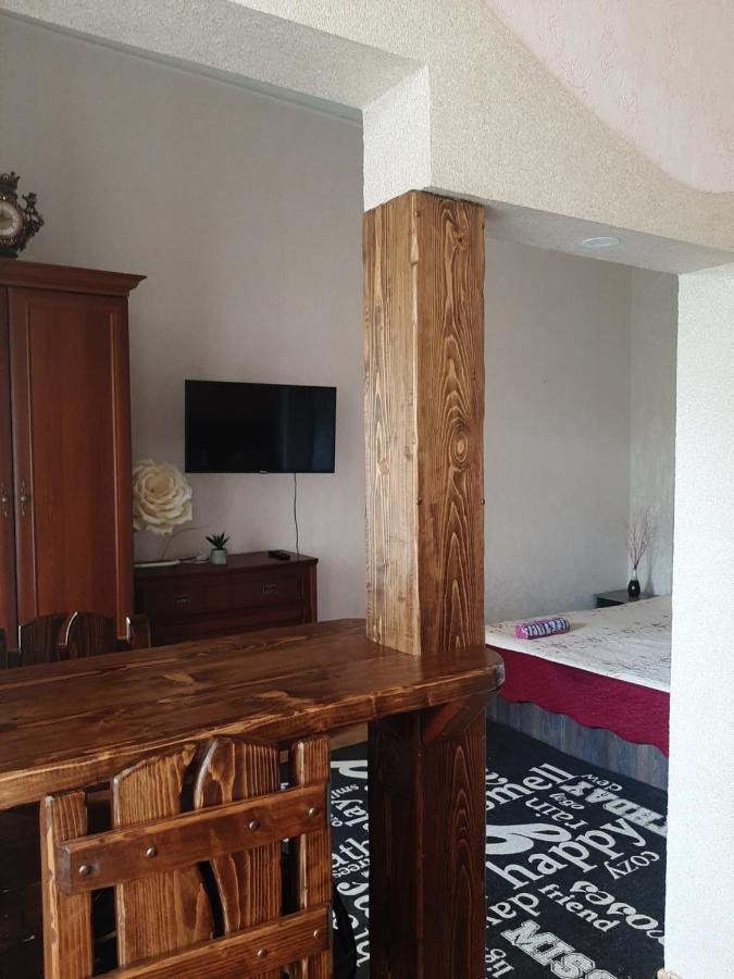 Apartment On Zarvanskaya In Old Town Kamianets-Podilskyi Exterior foto